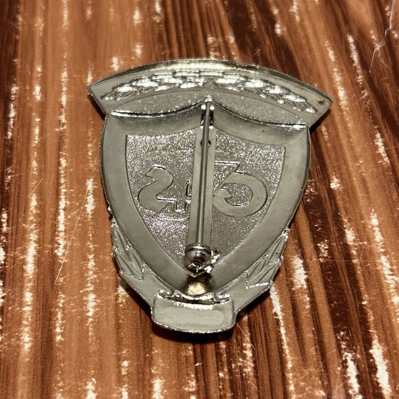 Vtg G4S Badge Obsolete Service Official Pin Crest Shield Metal employee ID 88482 - Picture 2 of 10